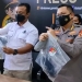 Kabid Humas Polda Gorontalo, Kombes Pol Wahyu Tri Cahyono (kanan) didampingi Direktur Reskrimum Polda Gorontalo, Kombes Pol Nur Santiko menunjukkan barang  bukti yang diamankan dalam perkara penembakan Direktur Tahti, AKBP Beni Mutahir. (putra/gopos)