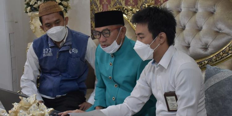 Bupati Pohuwato, Saipul Mbuinga melakukan pengisian SPT secara elektronik melalui e-filling