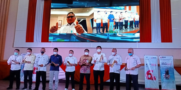 Launching Pembiayaan Kredit Udaha Rakyat (KUR) Kluster Bohusamiz Batibo, dan Bohusami Basoma dengan Pola Kemitraan Kepada 1000 Pelaku Usaha Mikro Kecil dan Menengah (UMKM) Kota Gorontalo, di Banthayo Yiladia Kota Gorontalo, Rabu (30/3/2022). Foto : Sari/gopos