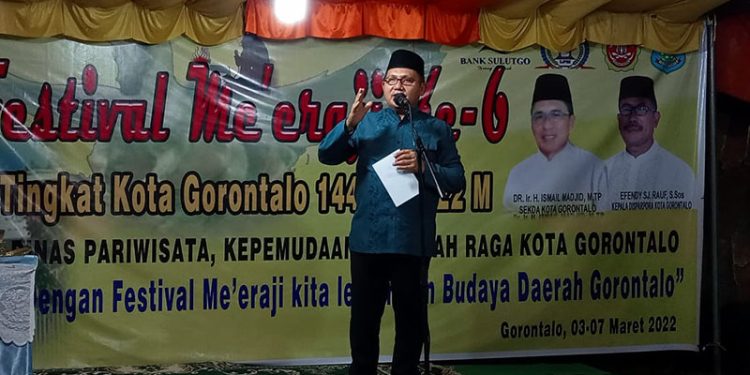 Wali Kota Gorontalo, Marten Taha, membuka kegiatan festival Me'eraji ke-6 Tahun 2022 di Masjid Hunto, Kelurahan Biawu, Kecamatan Kota Selatan, Kota Gorontalo. Kamis (3/3/2022) foto : Sari/gopos