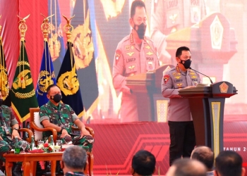 Kapolri Jenderal Listyo Sigit Prabowo saat menghadiri dalam Rapat Pimpinan (Rapim) TNI-Polri tahun 2022 dengan tema 'TNI-Polri Siap Mendukung Pemulihan Ekonomi Nasional dan Reformasi Struktural' di Mabes TNI, Cilangkap, Jakarta Timur, Selasa (1/3/2022). (Foto: Humas Polri)