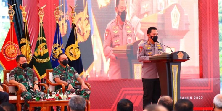 Kapolri Jenderal Listyo Sigit Prabowo saat menghadiri dalam Rapat Pimpinan (Rapim) TNI-Polri tahun 2022 dengan tema 'TNI-Polri Siap Mendukung Pemulihan Ekonomi Nasional dan Reformasi Struktural' di Mabes TNI, Cilangkap, Jakarta Timur, Selasa (1/3/2022). (Foto: Humas Polri)
