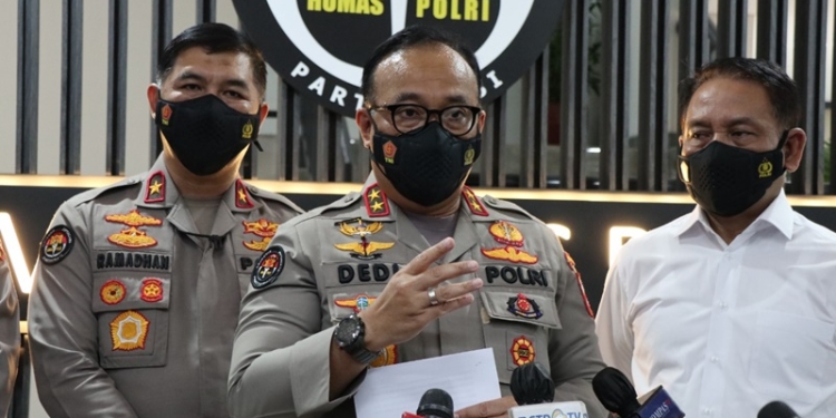 Kepala Divisi Humas Polri Irjen Dedi Prasetyo saat diwawancarai awak media di Divisi Humas Polri, Jakarta Selatan, Selasa (1/3/2022). (Foto: Humas Polri)