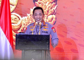 Kapolri Jenderal Listyo Sigit Prabowo meminta jajarannya untuk menjalankan perintah Presiden Joko Widodo (Jokowi) terkait penerapan disiplin nasional, dengan menanamkan nilai-nilai yang ada di dalam Tribrata, Catur Prasetya serta aturan lain yang mengikat dalam kode etik dan disiplin Polri saat membuka Rapat Pimpinan (Rapim) Polri tahun 2022 di Gedung Auditorium STIK-PTIK, Jakarta Selatan, Rabu (2/3/2022). (Foto: Humas Polri)