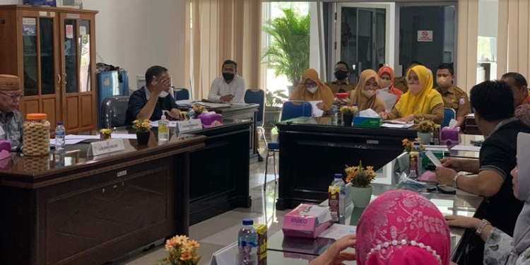 Rapat Komisi IV Deprov Gorontalo bersama mitra Biro Pemerintahan dan Kesra serta Dinas Sosial dan Pemberdayaan Perempuan dan Anak Provinsi Gorontalo, Senin (7/3/2022) (istimewa)