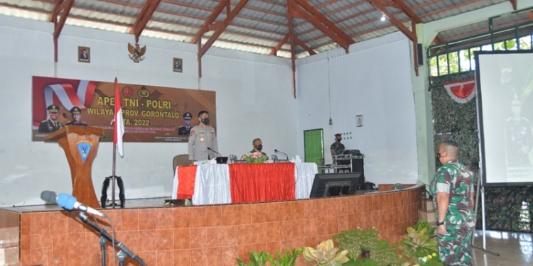Kapolda Gorontalo, Irjen.Pol Akhmad Wiyagus saat menghadiri kegiatan Apel TNI-Polri Provinsi Gorontalo di Batalyon Infanteri 713/Satyatama, Kecamatan Telaga Biru, Kabupaten Gorontalo, Selasa (8/3/2022). (Foto: Humas Polda Gorontalo)
