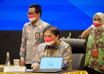 Menteri Koordinator Bidang Perekonomian Airlangga Hartarto saat menghadiri acara Pelaporan SPT Tahunan oleh Pejabat Negara yang berlangsung di Aula Cakti Budhhi Bhakti, Gedung Marie Muhammad, Kantor Pusat Direktorat Jenderal Pajak (DJP), Selasa (8/03). (Foto: Sumber ekon.go.id)