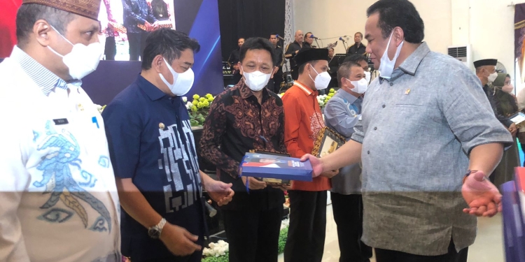 achmat Gobel Luncurkan Buku Pertanggungjawab Untuk Rakyat