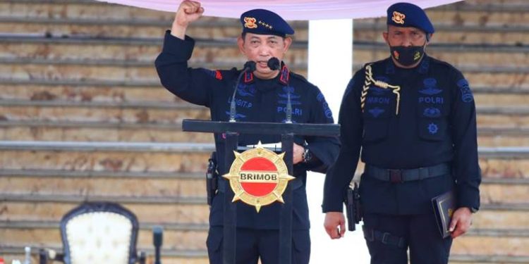 Kapolri Jenderal Listyo Sigit Prabowo resmi membuka rapat kerja teknis (rakernis) Korps Brimob Polri tahun 2022, bertajuk 'Sikap dan Tindakan Brimob Harus dan Hanya Berorientasi Kepada Kepentingan Bangsa dan Negara' di Satlat Brimob, Cikeas, Bogor, Jawa Barat, Kamis, (10/3/2022). (Foto: Humas Polri)