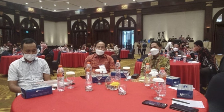 Bupati Gorontalo, Nelson Pomalingo yang hadir dalam peluncuran (launching) Peraturan Menteri Dalam Negeri (Permendagri) Nomor 59 Tahun 2021 tentang Penerapan Standar Pelayanan Minimal (SPM) itu juga ternyata diluncurkan oleh Plt Direktur Jenderal (Dirjen) Bina Pembangunan Daerah Kemendagri Sugeng Hariyono, mewakili Menteri Dalam Negeri, di Hotel Bidakara, Jakarta, Kamis (10/3/2022). (Foto: Istimewa)
