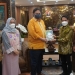 Bupati Gorontalo, Nelson Pomalingo bertemu dengan Menteri Koordinator Bidang Perekonomian, Airlangga Hartarto dalam rangka membahas potensi kelapa di ruang kerja Menko Airlangga. (Foto: Istimewa)