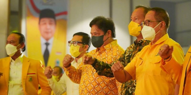 Ketua Umum DPP Partai Golkar Airlangga Hartarto menargetkan partai beringin bisa menang mutlak di Indonesia timur.