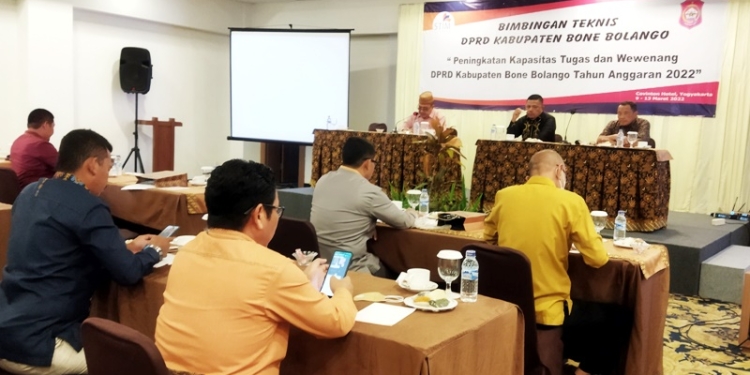 Pelaksanaan Bimbingan Teknis (Bimtek) hari pertama DPRD Kabupaten Bone Bolango di Cavinton Hotel Yogyakarta, Kamis (10/3/2022) yang bertemakan Peningkatan Kapasitas Tugas dan Wewenang DPRD Kabupaten Bone Bolango Tahun 2022.  (Foto: Istimewa)