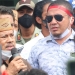 Ketua DPRD Provinsi Gorontalo, Paris RA Jusuf menemui massa aksi, Senin (14/3/2022) (istimewa)