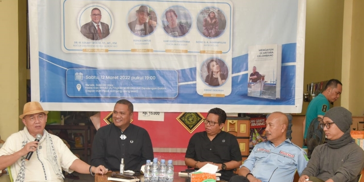 Bedah Buku Mengayuh di Antara Gelombang (dok. UNG)