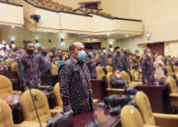 Ketua DPRD Kabupaten Bone Bolango, Halid Tangahu Dilantik menjadi Ketua Komisariat Wilayah Gorontalo Asosiasi Dewan Perwakilan Rakyat Daerah (DPRD) Kabupaten Seluruh Indonesia (ADKASI) masa bakti 2022-2026, di ruang rapat paripurna MPR RI Senayan, Jakarta, Senin (14/3/2022). (Foto: Istimewa)
