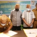 Penandatanganan naskah perjanjian kerja sama terkait sharing pembiayaan kepesertaan antara pemerintah Provinsi Gorontalo dengan Pemerintah Kabupaten/Kota Tahun 2022, Selasa (15/03/2022) di Hotel Aston Kota Gorontalo. (hms/deprov)