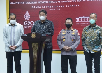Menko Airlangga memberikan keterangan pers terkait harga minyak goreng curah subsidi, Rabu (16/3/2022) (dok kementerian)