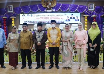 Anggota DPRD Provinsi Gorontalo, Meyke Camaru (ketiga dari kanan) menghadiri rapat paripurna DPRD Kota Gorontalo dalam rangka HUT ke-294 Kota Gorontalo, Sabtu (19/3/2022) (dok. hms/deprov)