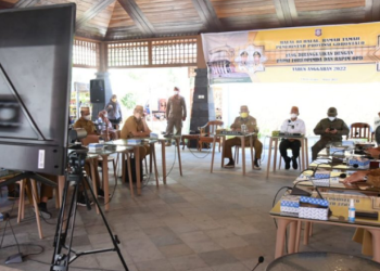 Suasana Rapat Pimpinan OPD di Lingkup Pemprov Gorontalo yang dipimpin Gubernur Rusli Habibie bersama Sekdaprov Darda Daraba Senin (28/3/2022) di Pendopo Villa Kencana, Boalemo. (Foto: Salman)