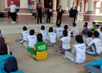 60 peserta saat mengikuti seleksi calon Paskibraka tingkat provinsi, di halaman Dinas Pemuda Olahraga dan Pariwisata, Jum'at (18/03/2022). (Yusuf/Gopos).