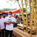 Pasar Bambu kuning Desa Gandaria, Kecamatan Tolangohula, Kabupaten Gorontalo diharapkan mampu meningkatkan kesejahteraan masyarakat.

Hal ini disampaikan Wakil Bupati Gorontalo, Hendra S Hemeto saat melakukan peresmian Pasar Sore Bambu Kuning, Senin (28/2/2022). (Foto: Istimewa)