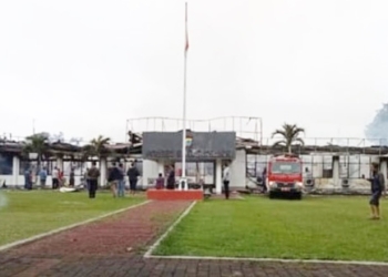 Mako Polres Kotamobagu yang berlokasi di Kelurahan Kotobangon, Kecamatan Kotamobagu Timur, Kota Kotamobagu, Sulawesi Utara (Sulut), terbakar pada Kamis (3/3/2022) dini hari, sekitar pukul 03.30 WITA. (Foto: Humas Polda Sulut)