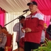 Bupati Pohuwato Saipul Mbuinga Memberikan Sambutan Dalam Kegiatan Gebyar SMS, di Lapangan Pusat Kecamatan Patilanggio. Selasa 15/03/2022 (Yusuf/Gopos)