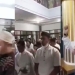 Tangkapan layar video jamaah nyanyi Lagu Indonesia Raya sebelum salat tarawih. (Suarariau.id)