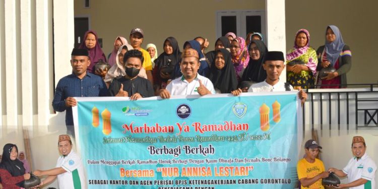 Kantor Nur Annisa Lestari Gandeng Jurnalis Bone Bolango Berbagi Berkah Dengan Kaum Dhuafa