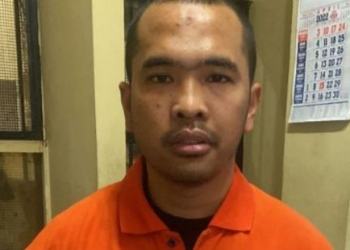 Penampakan Putra Siregar setelah ditangkap polisi kasus penganiayaan. (Suara.com)