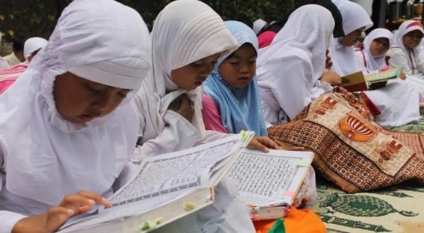 Ilustrasi: Anak-anak mengaji dan menghafal Alquran. (foto:deras.co.id)