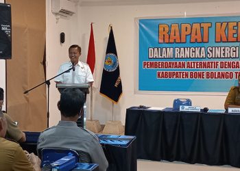 Kepala BNNP Gorontalo, Brigjen Pol Sukandar memberi sambutan pada rapat kerja dalam rangka sinergi program pemberdayaan alternatif di Kabupaten Bone Bolango, Selasa (26/4/2022).