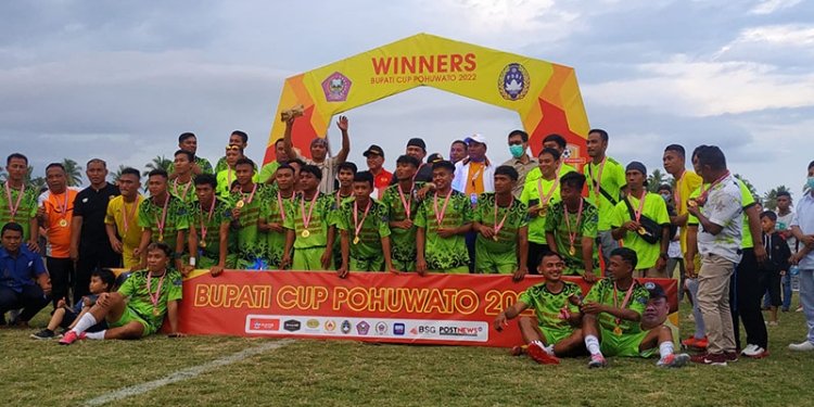 Tim Buntulia FC Usai Memenangkan Pertandingan Bupati Pohuwato Cup Tahun 2022, Kamis 31/03/2022 (Yusuf/Gopos)