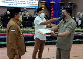 DPRD Kota Gorontalo ketika melaksanakan rapat Paripurna dalam rangka penyampaian walikota Gorontalo terhadap Laporan Keterangan Pertanggungjawaban (LKPJ) kepala daerah tahun 2021. Rapat digelar bersama pemeirntah Kota Gorontalo, bertempat diruang rapat I DPRD Kota Gorontalo, Senin (4/42022).