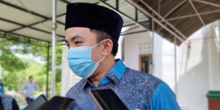 Anggota Komisi II Deprov Gorontalo, Mohammad Nasir Majid saat diwawancarai awak media. (Foto: Istimewa)