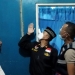 Kapolsek Tapa, Iptu Atmal Fauzi bersama personel kepolisian dan TNI mengecek lokasi tempat ditemukannya korban gantung diri. (istimewa)