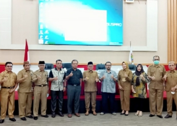 Foto : Ketua komisi A Dewan Perwakilan Rakyat Daerah (DPRD) Kota Gorontalo, Erman Latjenke, ketika menghadiri pelaksanaan penilaian  tahap III verifikasi tingkat Kota  Penghargaan Pembangunan Daerah (PPD) tahun 2022, bertempat di Bandayo Lo Yiladia, kota Gorontalo. Senin (4/4/2022). (Foto Sari)