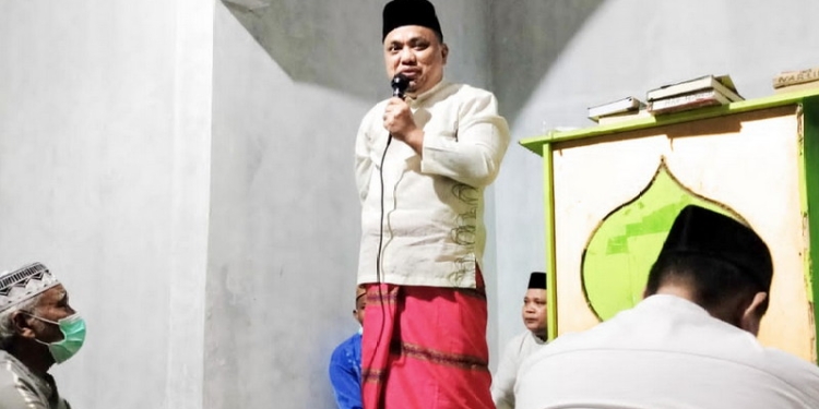 Wakil Bupati Gorontalo, Hendra S Hemeto meningkatkan silahturahmi bersama masyarakat lewat safari Ramadhan yang dilaksanakan di Masjid As-Shabirin, Kelurahan Bioanga, Kecamatan Limboto, Kabupaten Gorontalo, Kamis (7/4/2022). (Foto: Istimewa)