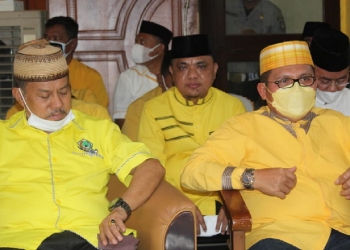 Ketua Dewan Perwakilan Rakyat Daerah (DPRD) Provinsi Gorontalo, Paris Jusuf (Kiri), Ketua DPD II Golkar Kabupaten Gorontalo, Hendra Hemeto (Tengah) Ketua DPD II Partai Golkar Kota Gorontalo, Marten Taha. (Foto: Istimewa).