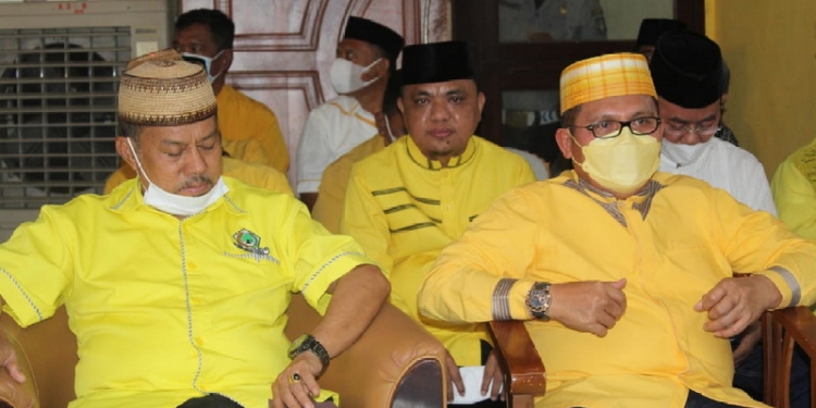 Ketua Dewan Perwakilan Rakyat Daerah (DPRD) Provinsi Gorontalo, Paris Jusuf (Kiri), Ketua DPD II Golkar Kabupaten Gorontalo, Hendra Hemeto (Tengah) Ketua DPD II Partai Golkar Kota Gorontalo, Marten Taha. (Foto: Istimewa).