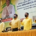 Ketua Umum DPP Partai Golkar Airlangga Hartarto menginstruksikan seluruh kader di Sumatera Barat untuk merebut kembali kejayaan partai berlogo pohon beringin pada Pemilu 2024 pada acara silaturahmi keluarga Partai Golkar di Padang, Sumatera Barat, Sabtu (9/4/2022). (Foto: Partai Golkar)