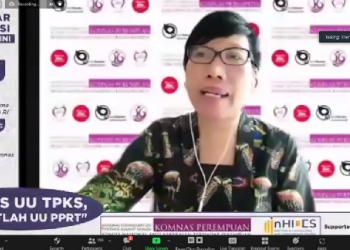 Komisioner Komnas Perempuan Theresia Iswarini menyampaikan materi saat webinar, rabu (20/04/21).