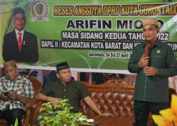 Foto : Anggota DPRD Kota Gorontalo Arifin Miolo ketika bertatap muka dengan masyarakat, Kecamatan Kota Barat Dungingi.(Foto Humas)