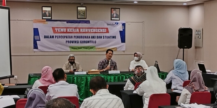 Kegiatan Temu Kerja Konvergensi dalam percepatan penurunan AKI dan Stunting Provinsi Gorontalo di Hotel Maqna Gorontalo, Rabu (13/7/2022). (Foto: Putra/Gopos)