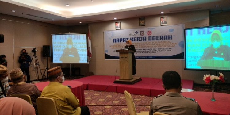 kegiatan Rakerda program pembangunan keluarga, kependudukan keluarga berencana (bangga kencana) Provinsi Gorontalo, di Hotel Maqna Gorontalo, Kamis (14/4/2022). (Foto: Putra/Gopos)