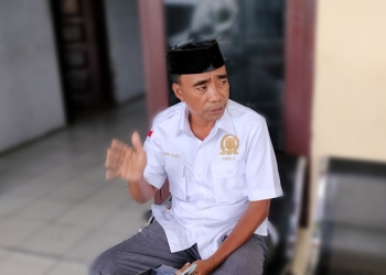 Anggota Komisi II DPRD Kabupaten Bone Bolango, Paris Djali saat dikonfirmasi Senin (18/4/2022). (Foto: Putra/Gopos)