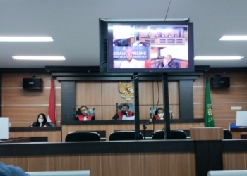 Husain Karim alias Joni saat menghadiri pembacaan putusan sidang perkara perjanjian Fidusia di Pengadilan Negeri Kota Gorontalo, Selasa (26/4/2022). (Foto: Putra/Gopos)