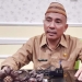 Irwan A.Usman saat diwawancarai oleh sejumlah wartawan terkait persiapn HUT Gorut, di ruang kerjanya Rabu (13/4/2022). (foto.isno/gopos)
