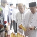 Bupati Gorontalo, Nelson Pomalingo saat meninjau pasar murah jelang ramadhan 1443 H, di Halaman Masjid Agung Baiturahman, Kecamatan Limboto, Kabupaten Gorontalo, Jumat (1/4/2022). (Foto: Istimewa)